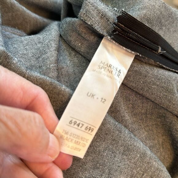 Gorgeous Marks & Spencer Blouse. UK 12 - Picture 7 of 9